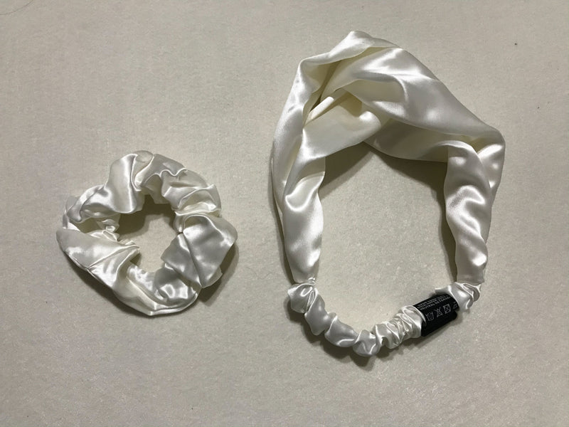 1 Eyemask, 1 Headband, 2 scrunches, 2 hair band